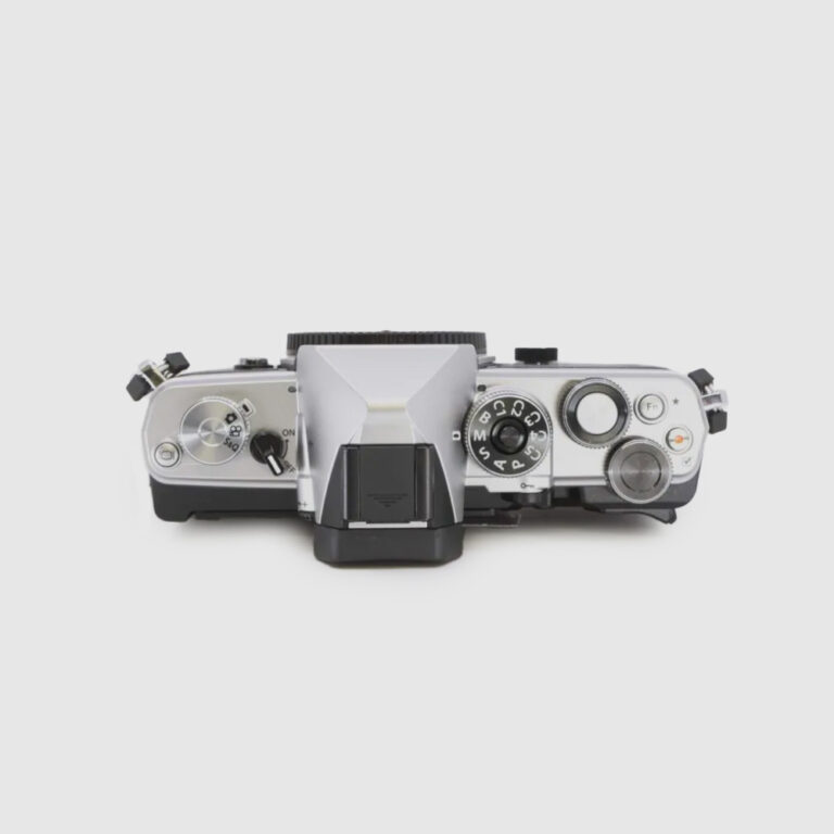 מצלמת Olympus OM-3 ללא מראה שעברה הסבה לצילום אינפרא-אדום בספקטרום מלא - image 2