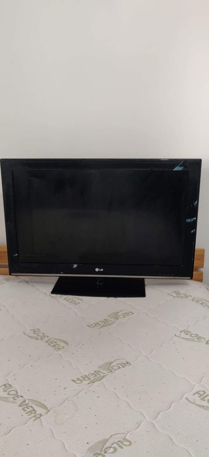 32" television - The Jerusalem Market