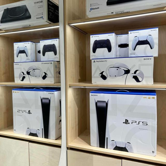 Selling Sony PlayStation 5 PS5 1TB - image 2