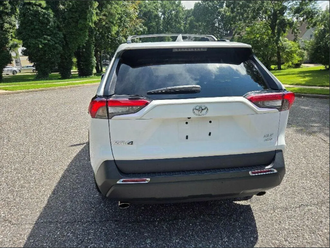 Toyota RAV4 XLE 2025 Low Kilometer - image 4