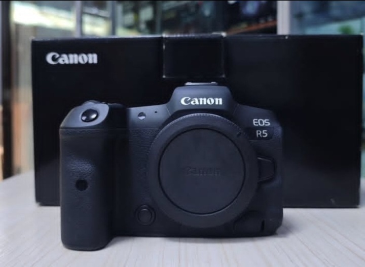 Canon EOS R5 Mark II Camera for sales - image 2