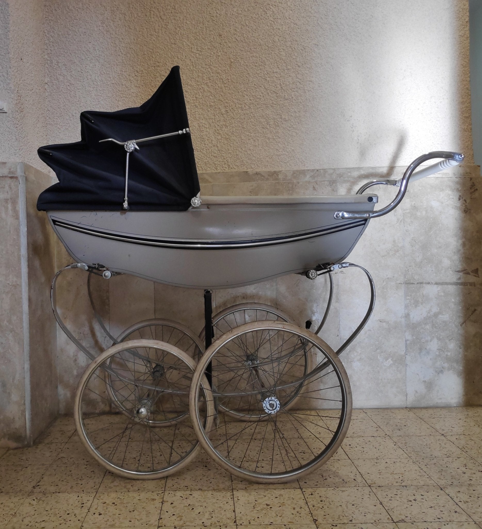 1990 Silver Cross carriage - The Jerusalem Market