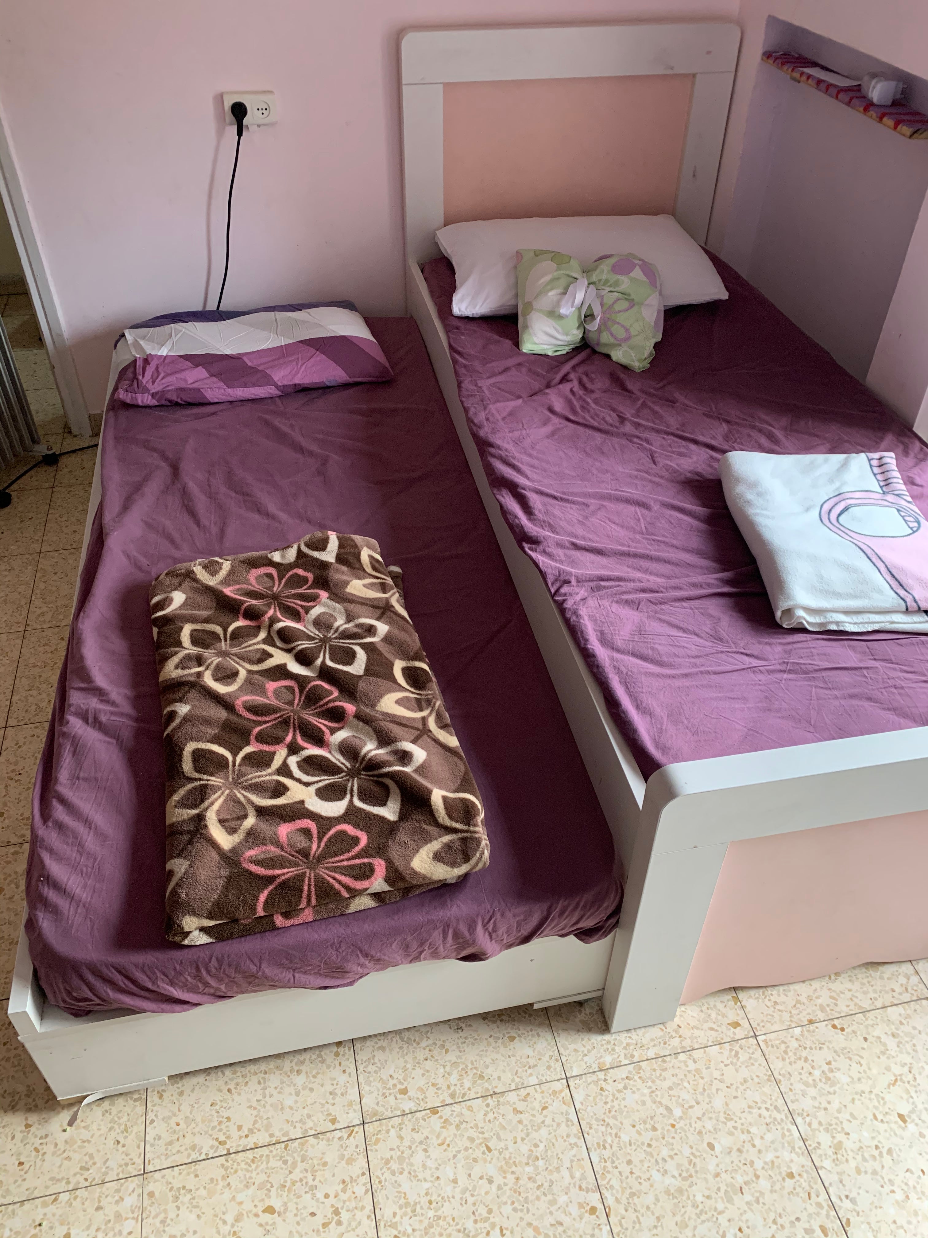 Girls’ bed with trundle - image 2