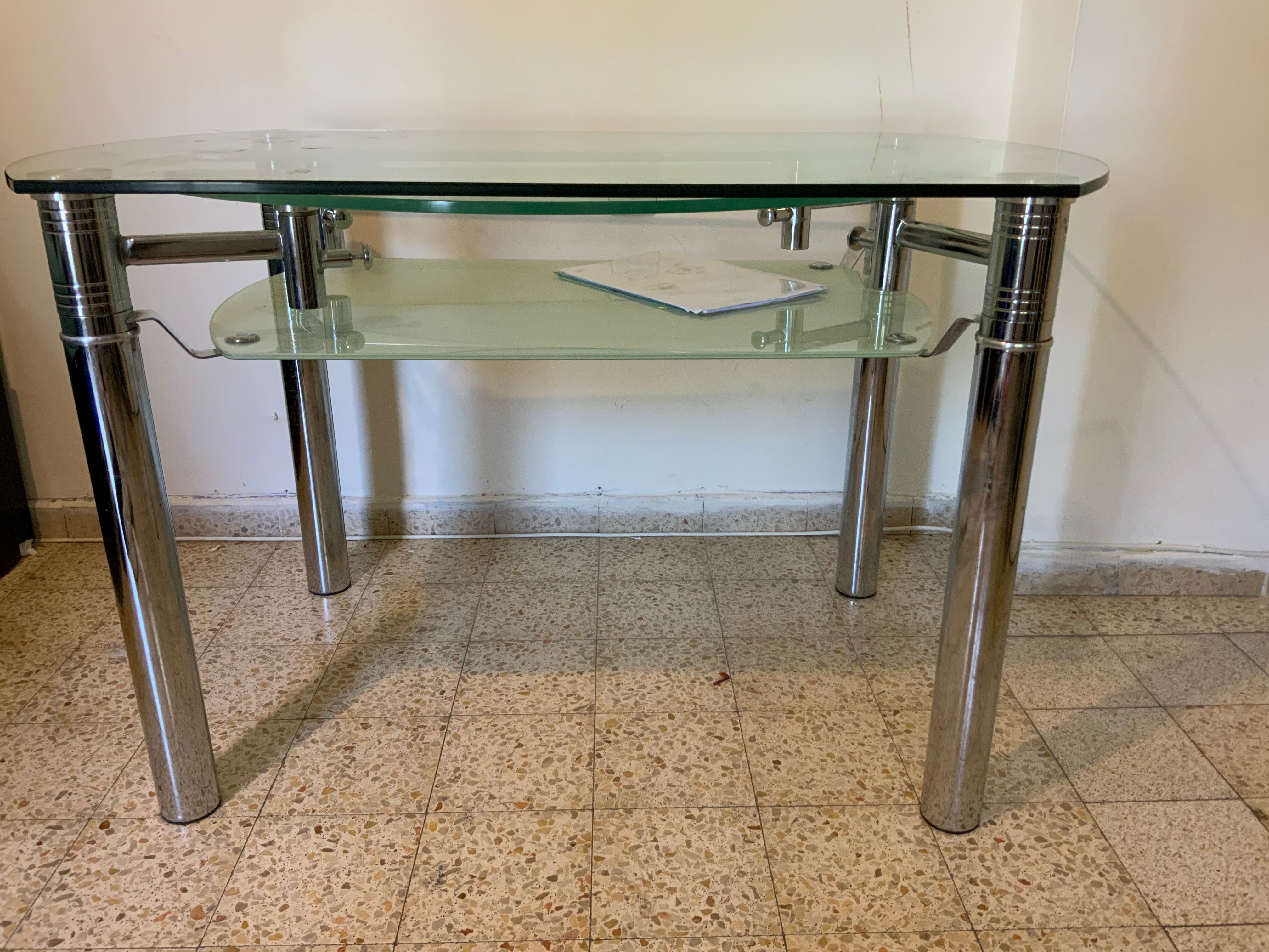 Stunning Glass Table - image 3
