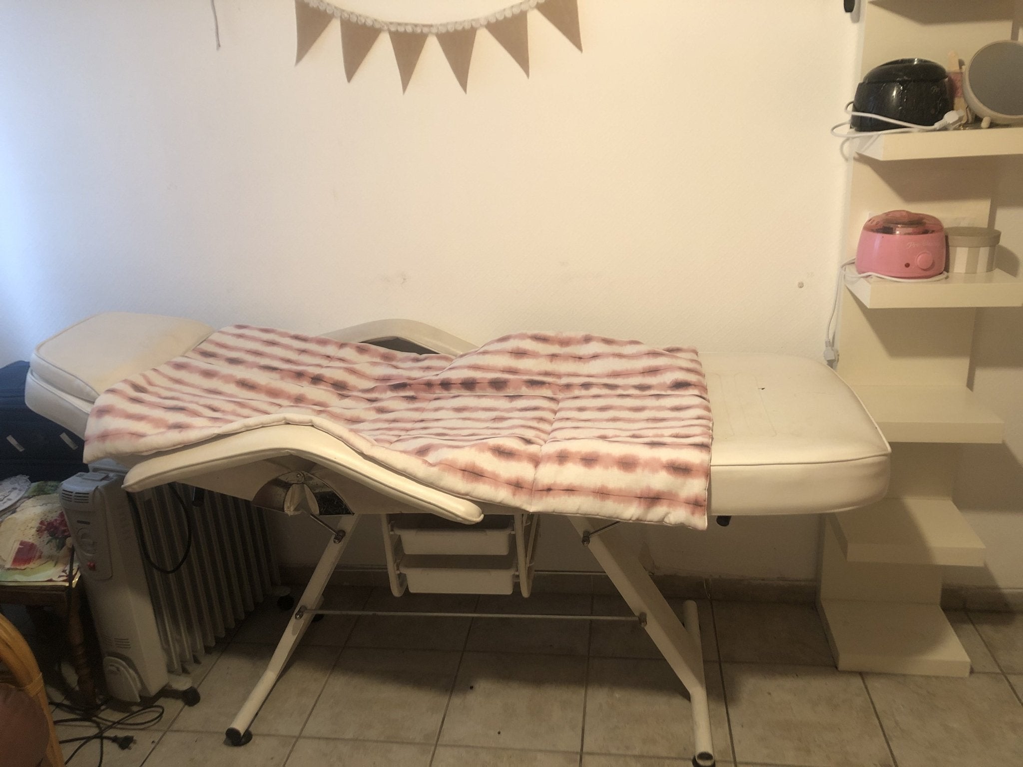 Beauty treatment table - The Jerusalem Market