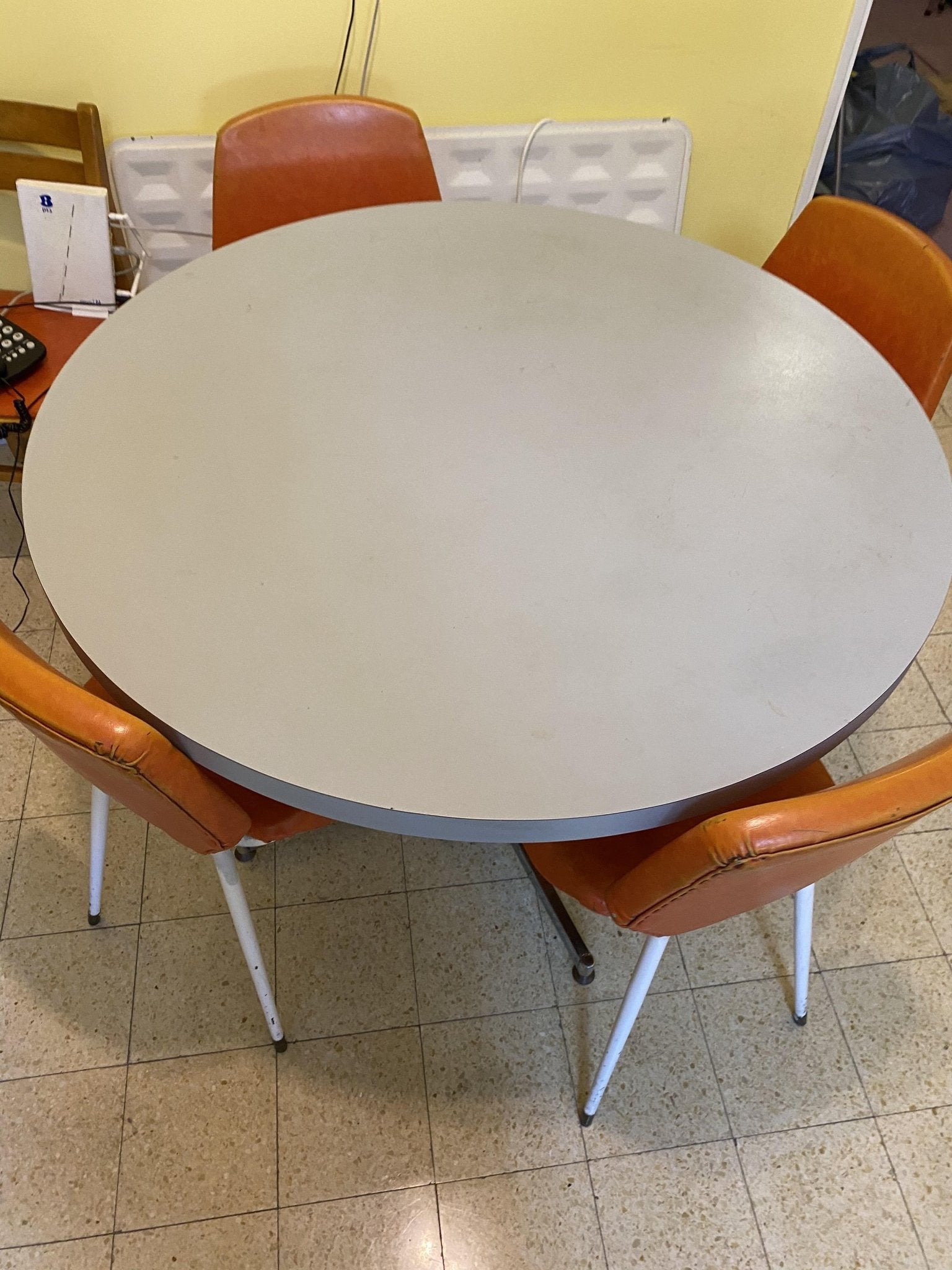 Round kitchen table and chairs - The Jerusalem Market