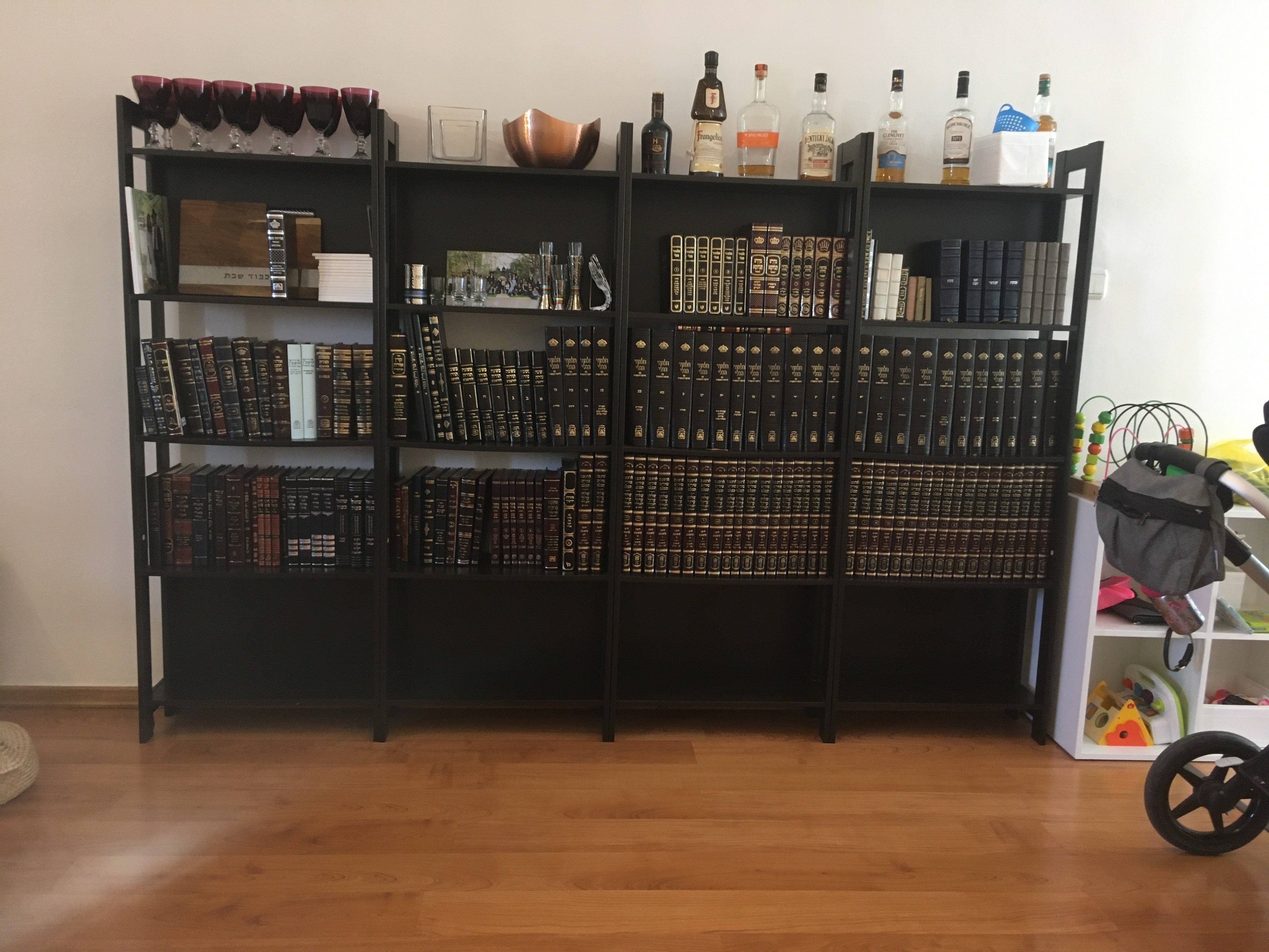 Sefarim Shelves