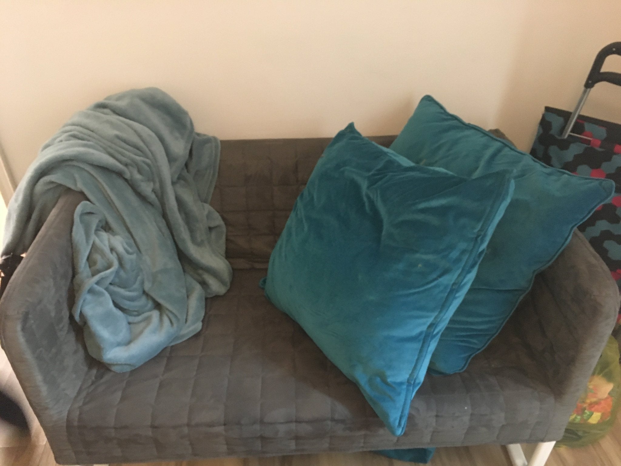 Small couch - The Jerusalem Market