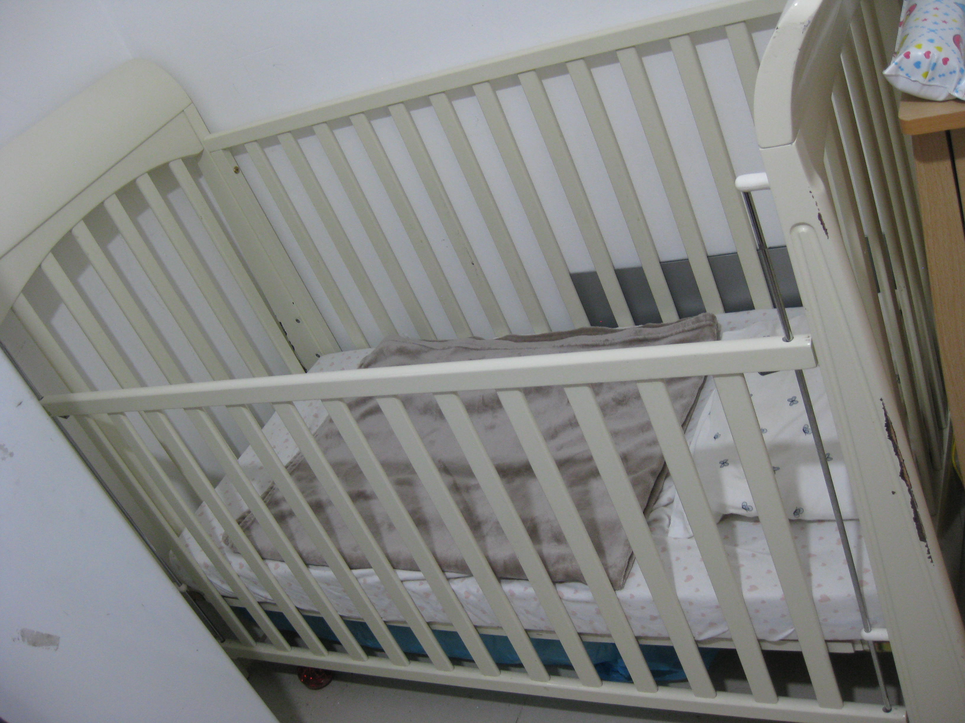 Miskal Crib