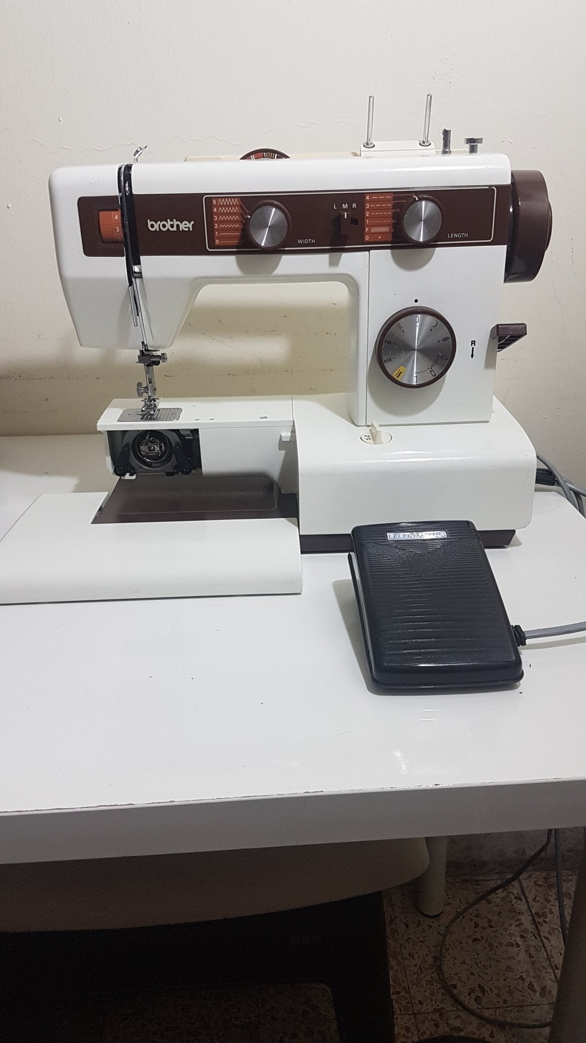 Brother Sewing Machine with lots of accessories - The Jerusalem Market