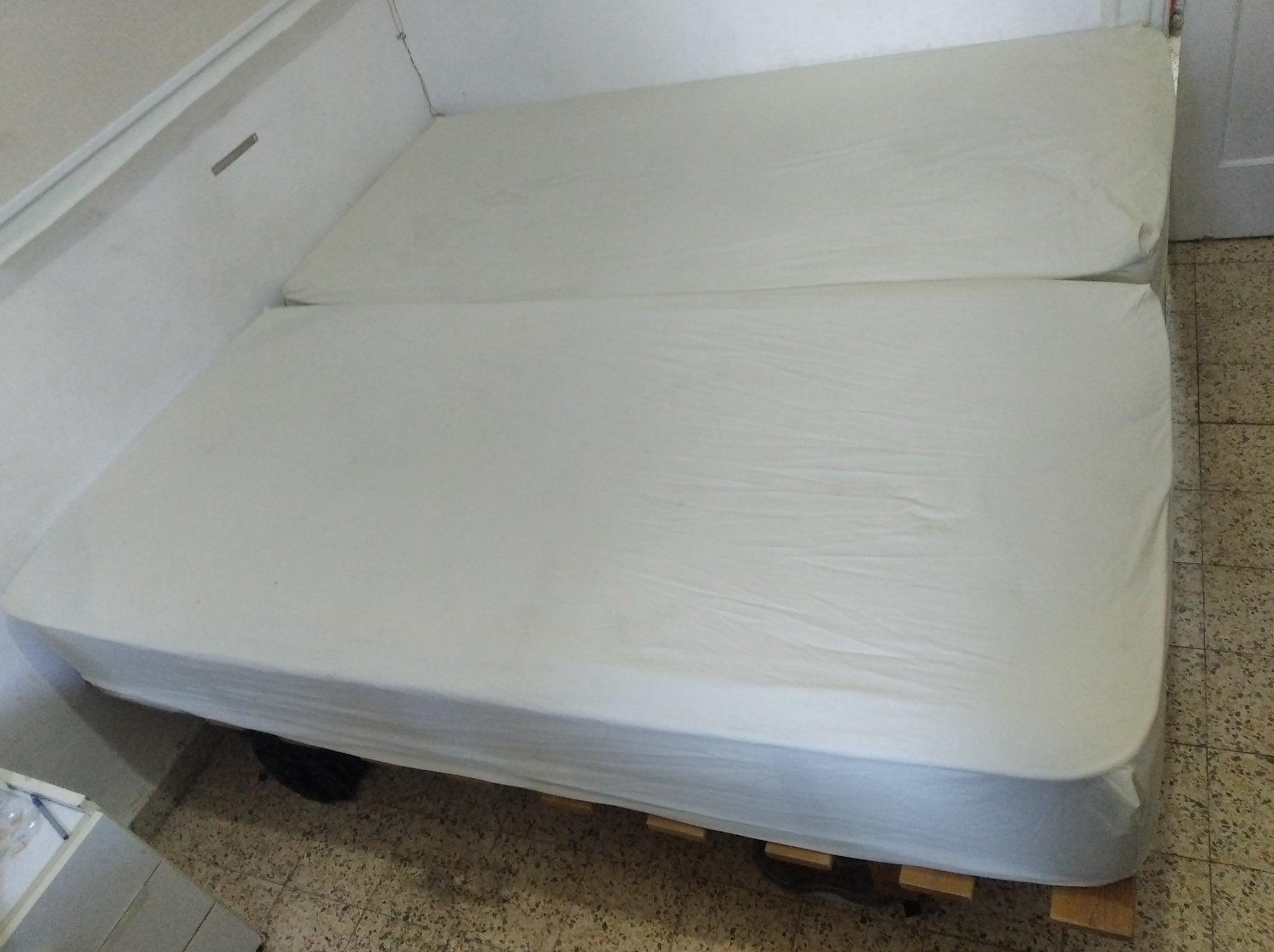 Twin beds - The Jerusalem Market