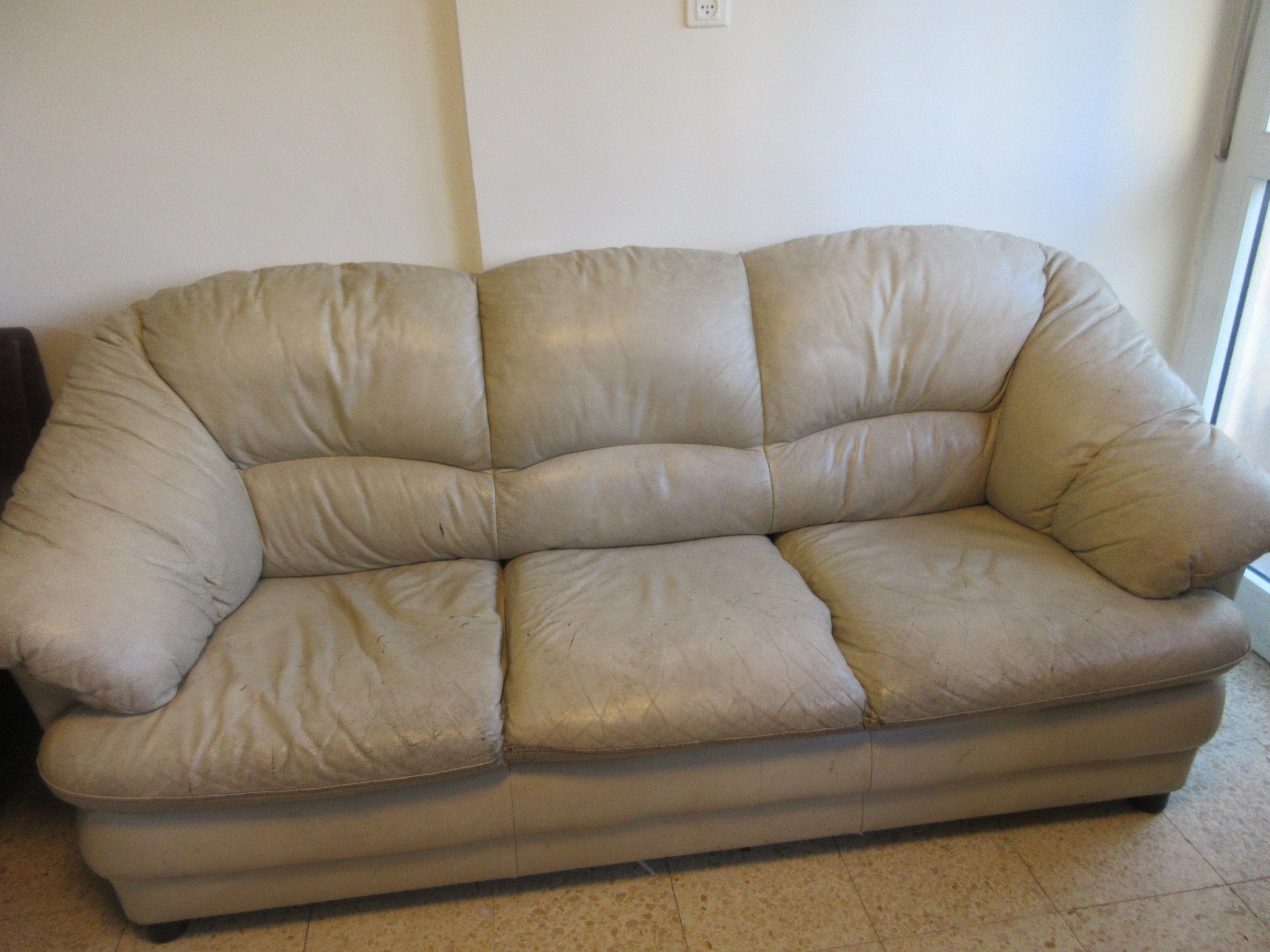 3 seater couch - The Jerusalem Market