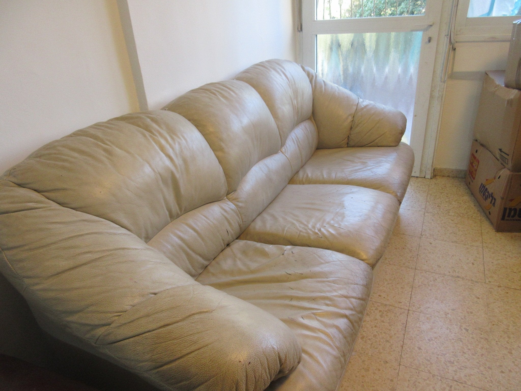 3 seater couch - The Jerusalem Market