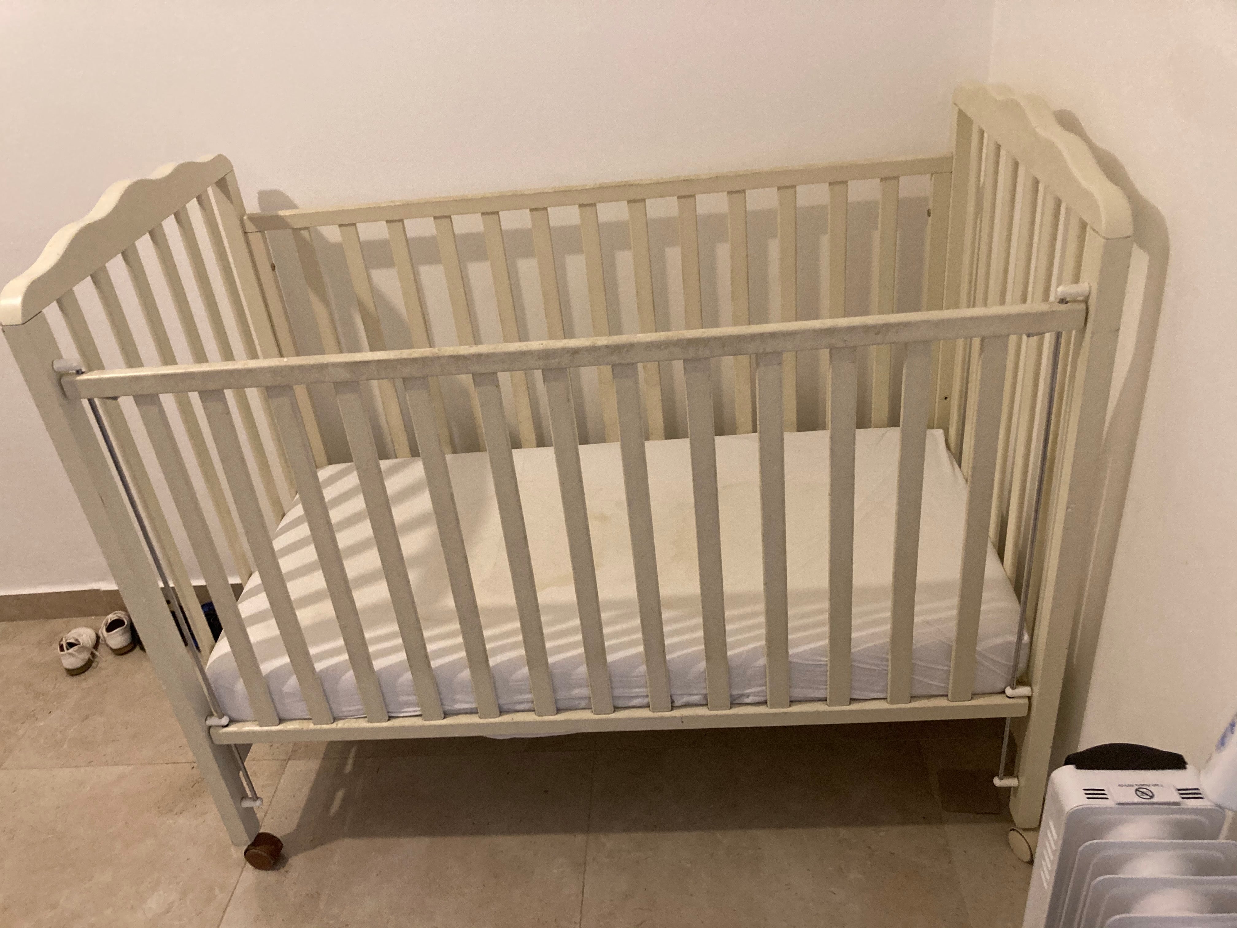 baby crib