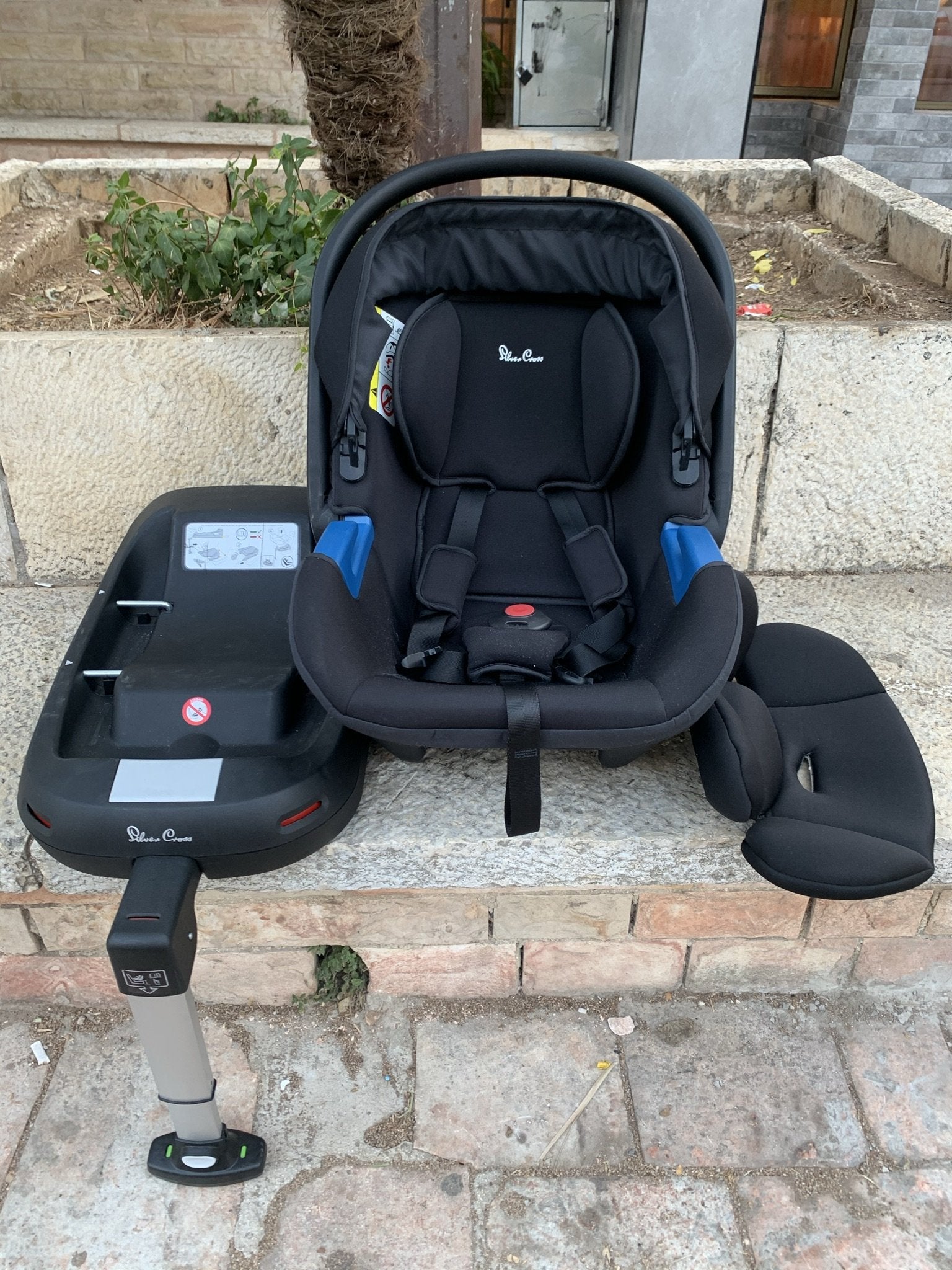 Silver Cross Car seat and Base - The Jerusalem Market