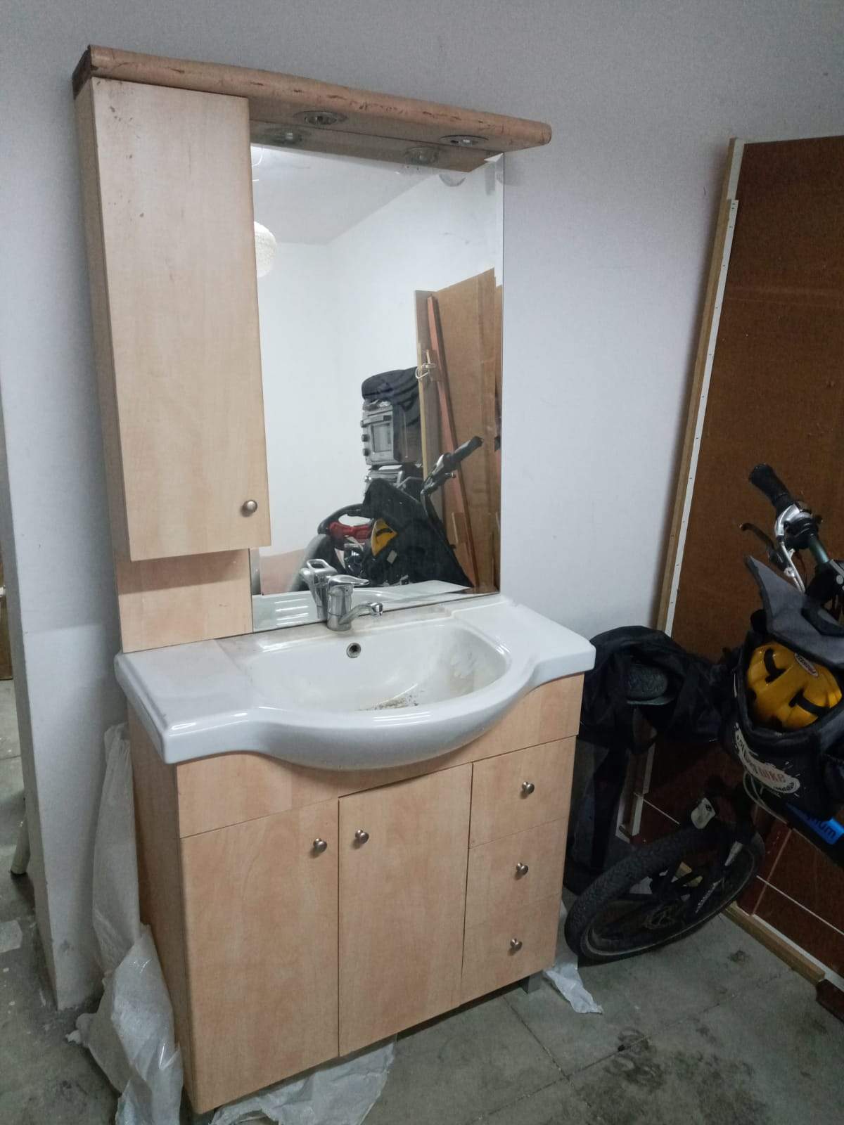 Sink With Mirror and Lighting - The Jerusalem Market