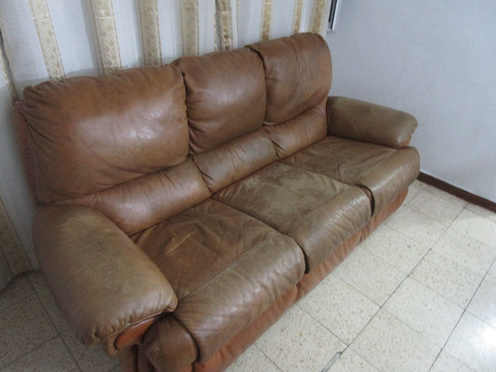 3 seater couch - The Jerusalem Market