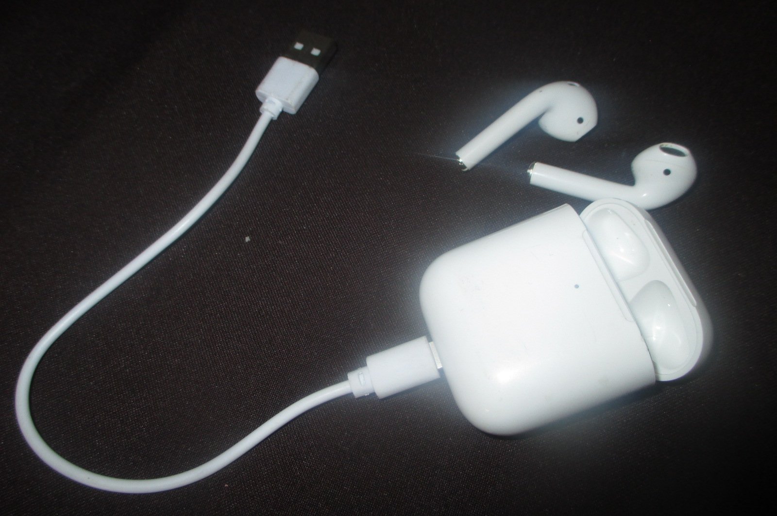 Apple ear pods - The Jerusalem Market