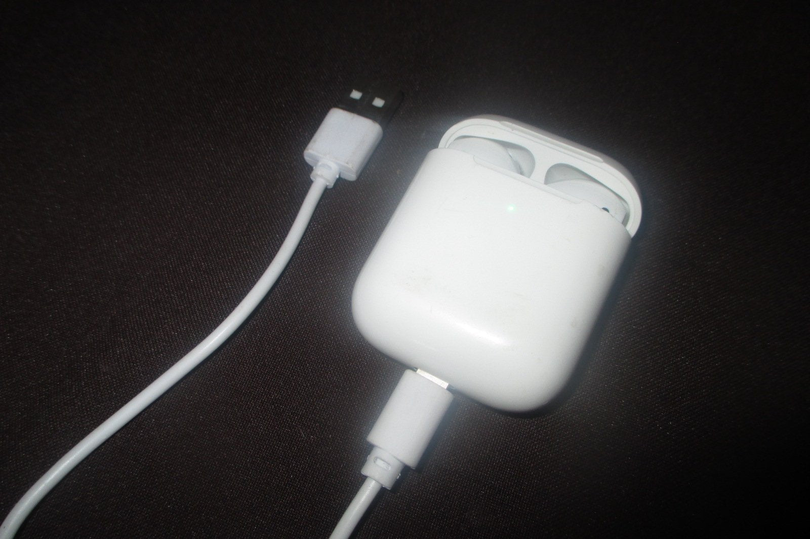 Apple ear pods - The Jerusalem Market